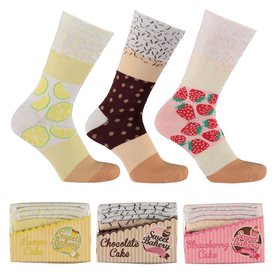 Lustige Socken mit Kuchen Motiv in einer Kuchen-Verpackung